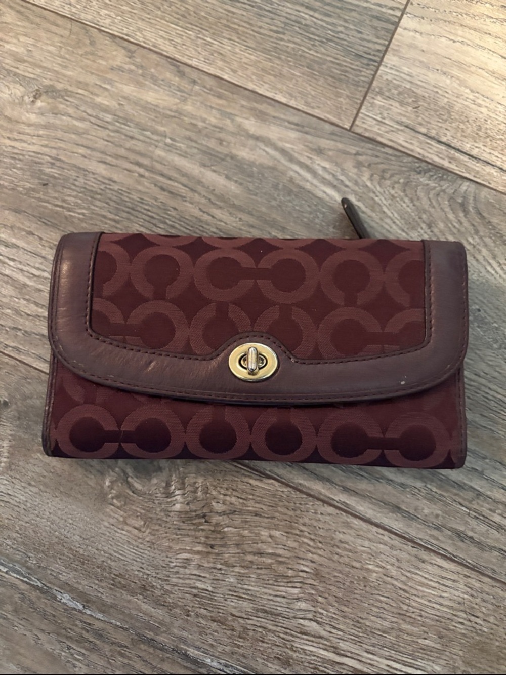 Coach Turnlock Continental Wallet in Plum